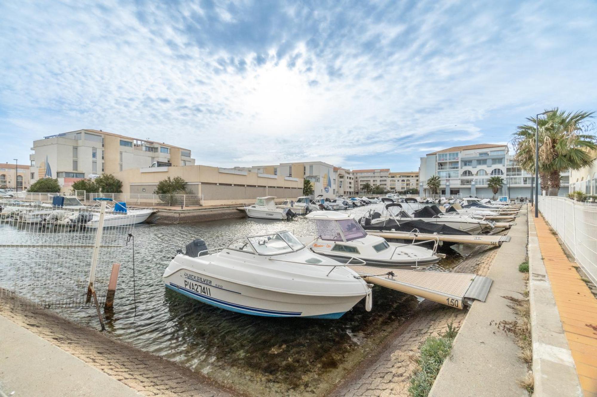 Appt T2 Cabine Clim Parking Privee Vu Mer Сет Екстер'єр фото